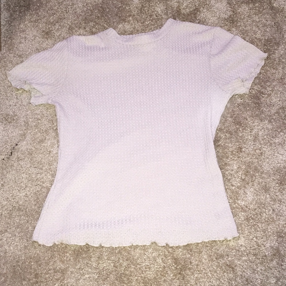 Cropped shirt with frazzled sleeves